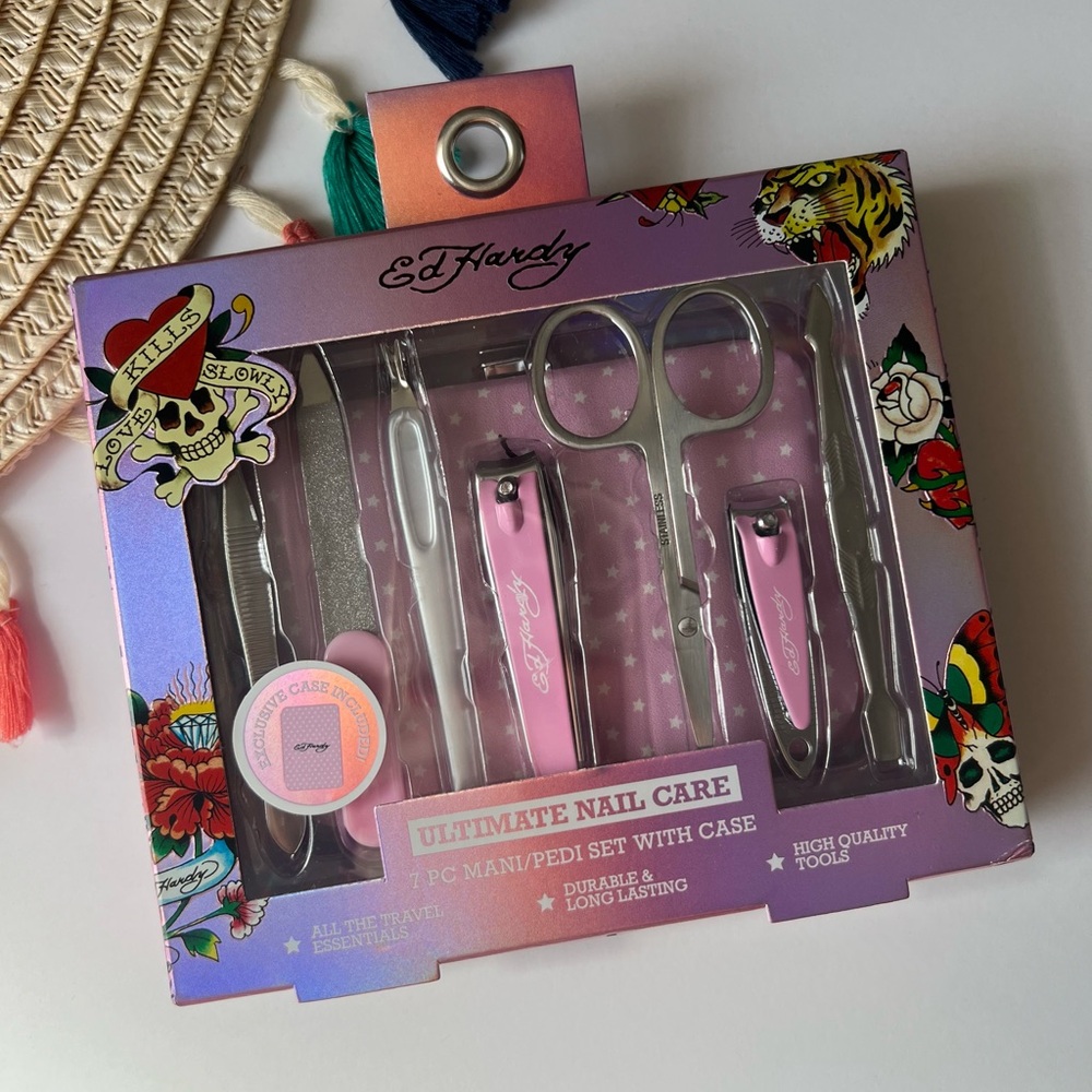Ed Hardy Ultimate Nail Care 7 PC Mani Set With Case Pink NIB